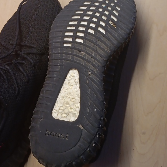 Yeezy 350 V2 Bred - Picture 2 of 2